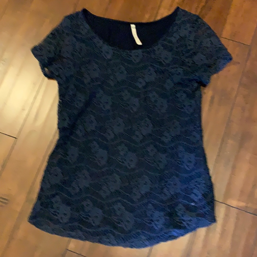 Women’s Lace Top. Size M